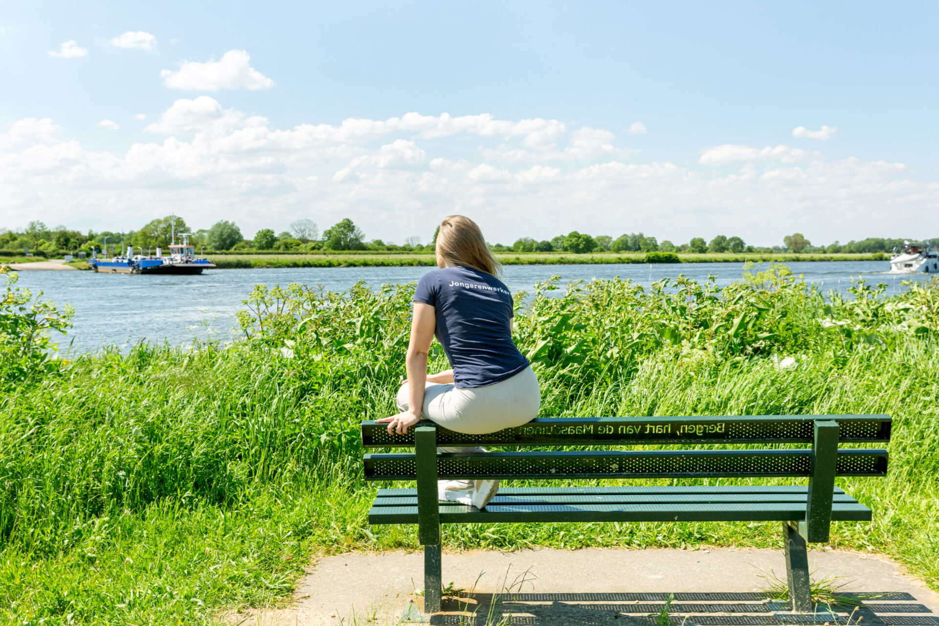 Afbeelding jongerenwerker aan de Maas