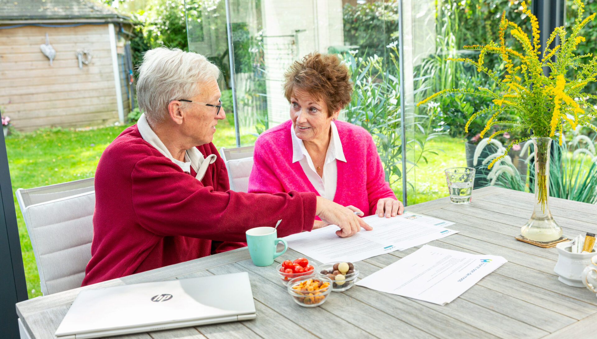 Vrijwilliger Synthese op huisbezoek bij inwoner