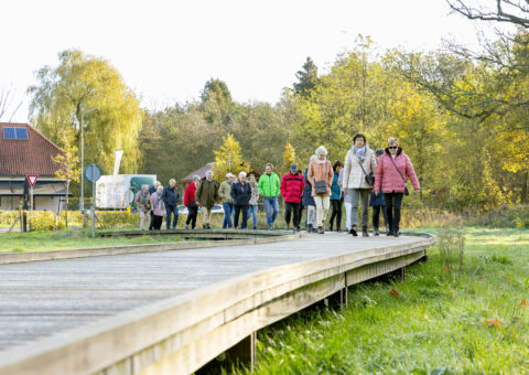 Foto inwoners Leudal aan het wandelen