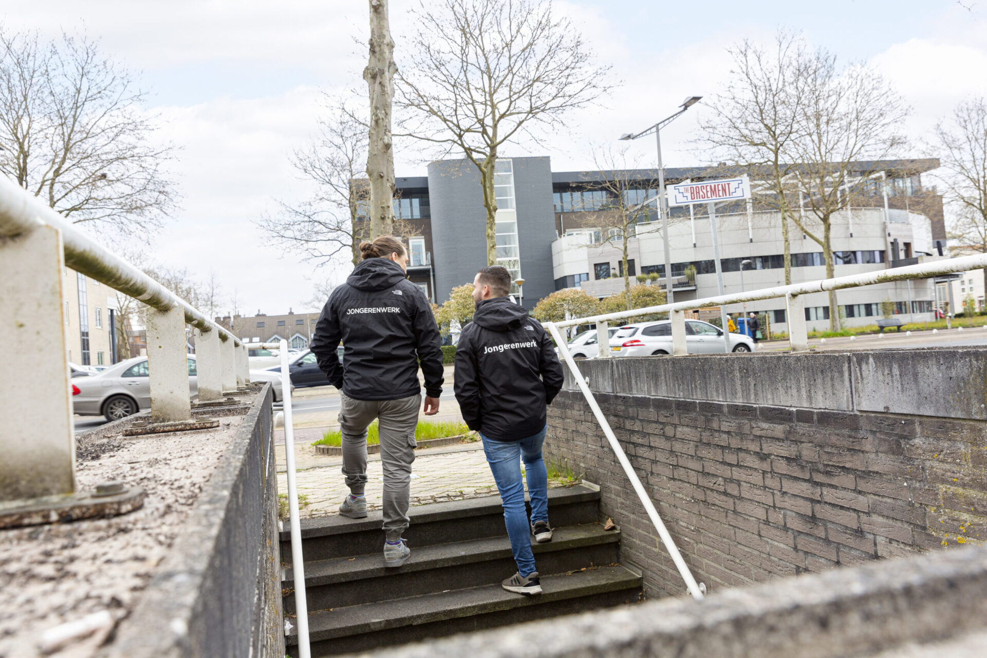 Foto jongerenwerkers Synthese lopen uit the basement